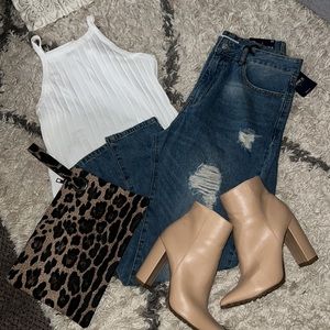 MOM high waist, medium denim distressed jeans NWT